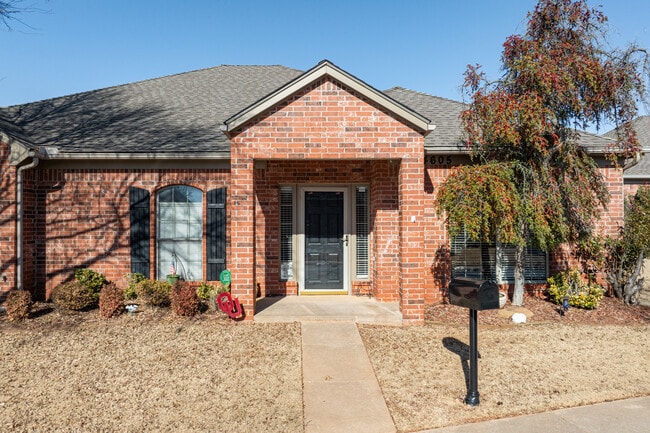 Forest Pointe in Oklahoma City, OK - Building Photo - Building Photo