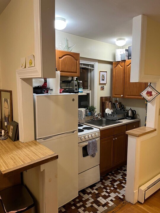 213 Highland Ave, Unit 213 in Somerville, MA - Building Photo