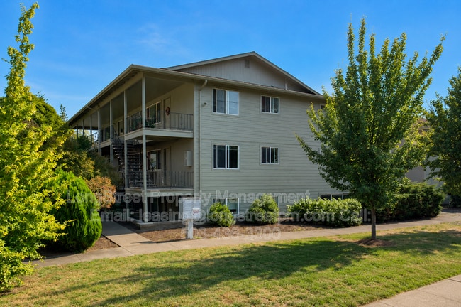 329 SW 10th St
