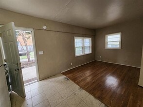 412 S Governor St in Iowa City, IA - Building Photo - Building Photo