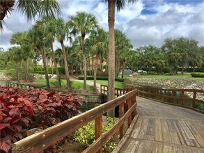 2230 Chesterbrook Ct in Naples, FL - Foto de edificio - Building Photo