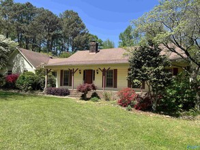 103 SE Catherine Dr in Owens Cross Roads, AL - Foto de edificio - Building Photo