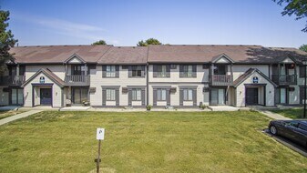 5943 Walnut Cir Dr in Toledo, OH - Building Photo