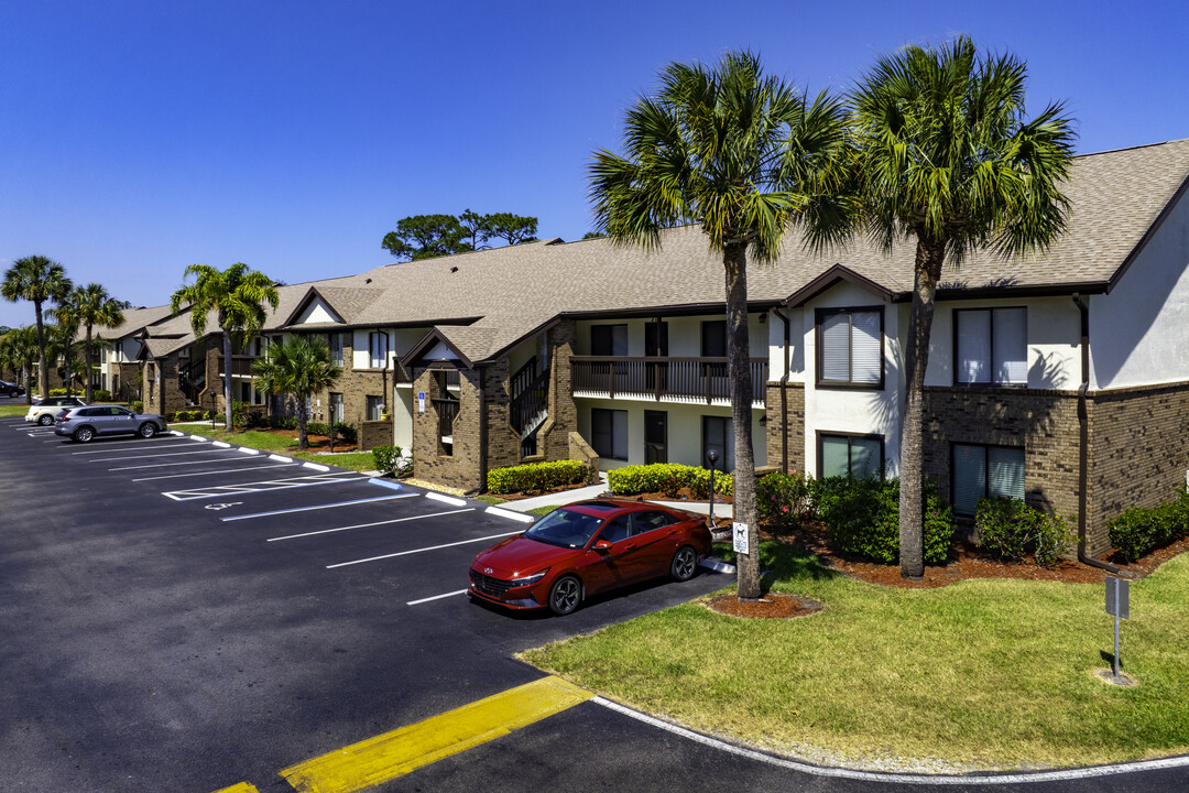 Regency Pines in Rockledge, FL - Foto de edificio