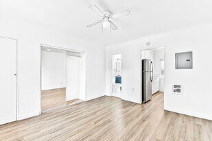 636 Linden Ave, Unit 18 in Long Beach, CA - Building Photo