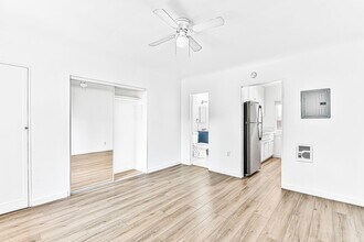 636 Linden Ave, Unit 07 in Long Beach, CA - Foto de edificio - Building Photo