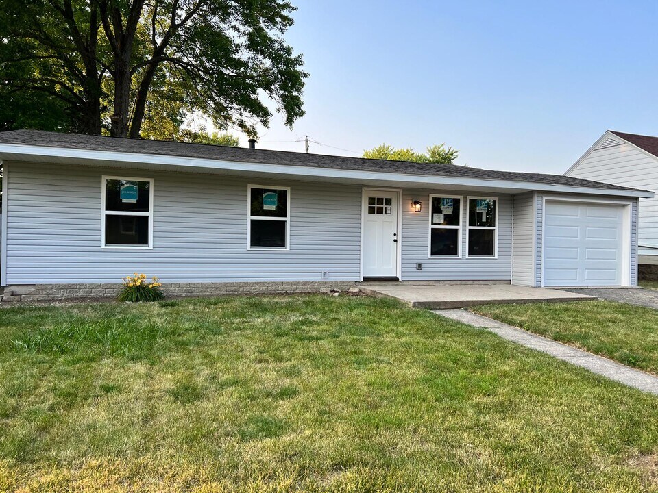 83 Vincent Ave in Troy, OH - Building Photo