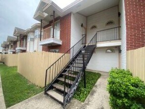 1205 International Blvd, Unit 3 in Laredo, TX - Building Photo - Building Photo