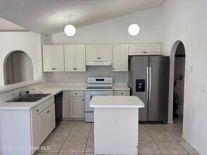 117 Hillock Ave NW in Palm Bay, FL - Building Photo - Building Photo