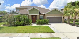 5753 Hydrangea Cir in Sarasota, FL - Building Photo