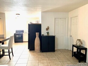1511 W Ashby Pl in San Antonio, TX - Building Photo - Building Photo