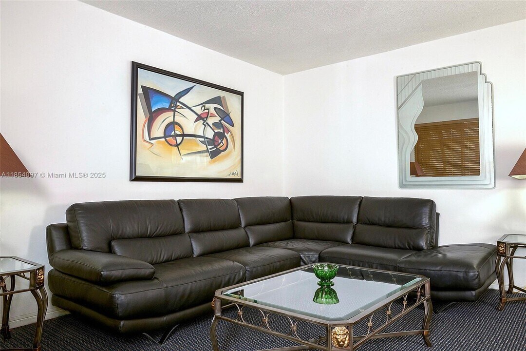 1748 Rodman St in Hollywood, FL - Building Photo