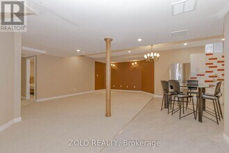 2257 Manor Hill Dr in Mississauga, ON - Building Photo - Building Photo