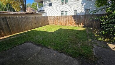 7318-7320 Wakefield Ave in Cleveland, OH - Foto de edificio - Building Photo