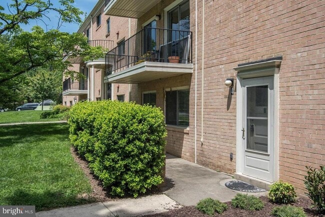 property at 10667 Montrose Ave