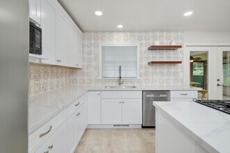 908 Lewisburg Pike in Franklin, TN - Building Photo - Building Photo