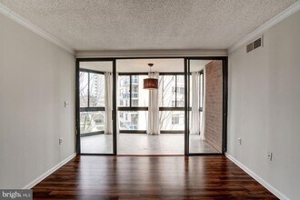 1001 N Randolph St in Arlington, VA - Building Photo - Building Photo