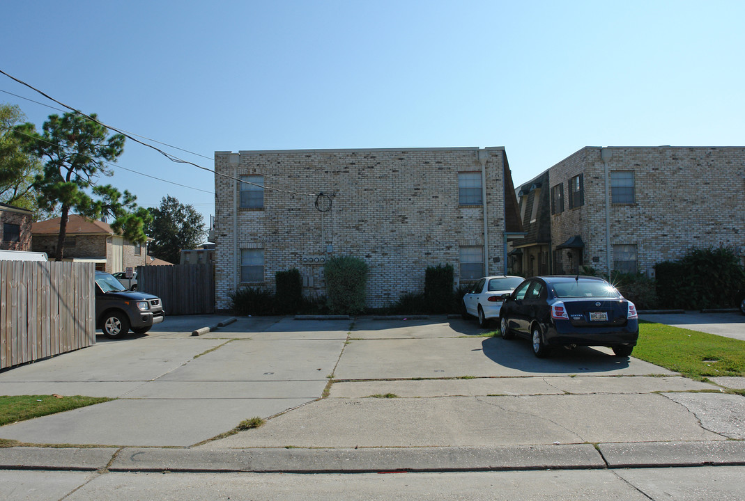 2125 Giuffrias Ave in Metairie, LA - Building Photo