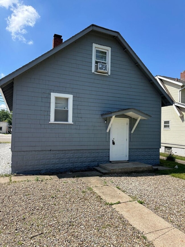 1365 W Waterloo Rd in Akron, OH - Building Photo - Building Photo