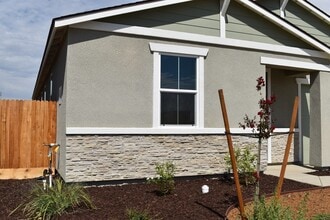 712 Stephanie Dr in Merced, CA - Building Photo - Building Photo