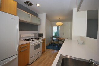 1145 Larrabee St in West Hollywood, CA - Building Photo - Building Photo