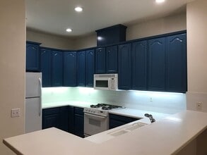 923 Lawrence Dr in San Luis Obispo, CA - Building Photo - Building Photo