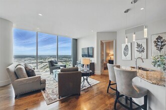1301 Throckmorton St, Unit 2805 in Fort Worth, TX - Building Photo - Building Photo