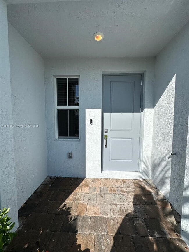 132 NE 14th St in Homestead, FL - Building Photo - Building Photo