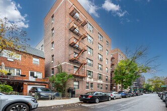 Croydon Manor in Sunnyside, NY - Foto de edificio - Building Photo