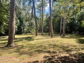 2413 Mayfair Rd in Tallahassee, FL - Foto de edificio - Building Photo