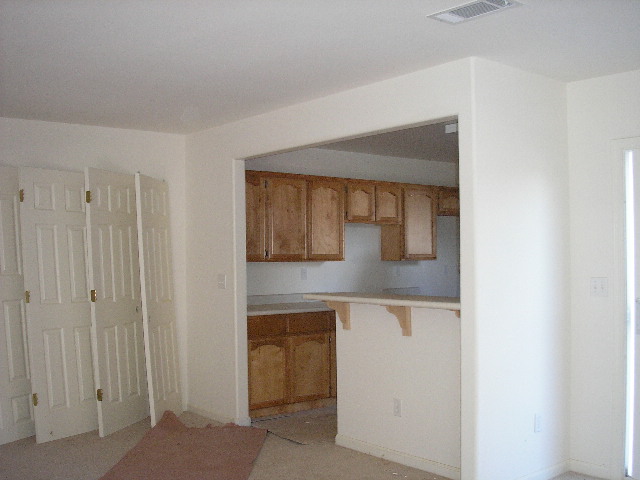 Pine Village Condos in Corcoran, CA - Building Photo - Other