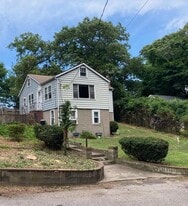 23 Bayville Dr in Sound Beach, NY - Building Photo