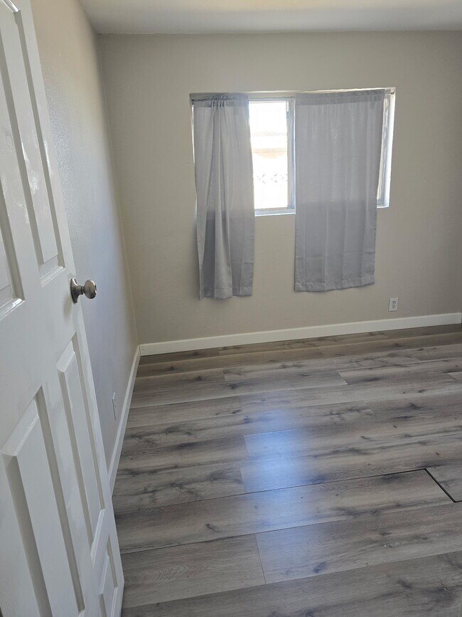4129 Karen Ave in Las Vegas, NV - Building Photo - Building Photo