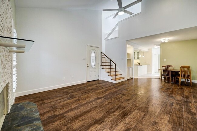 902 Memorial Village Dr in Houston, TX - Building Photo - Building Photo
