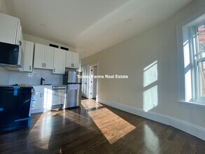 261B W Newton St, Unit 2 in Boston, MA - Building Photo - Building Photo