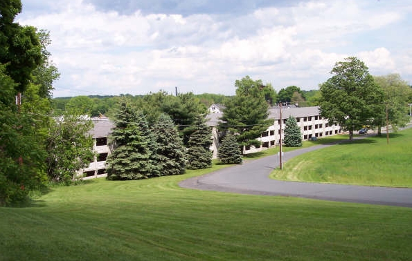 Executive House in West Springfield, MA - Building Photo