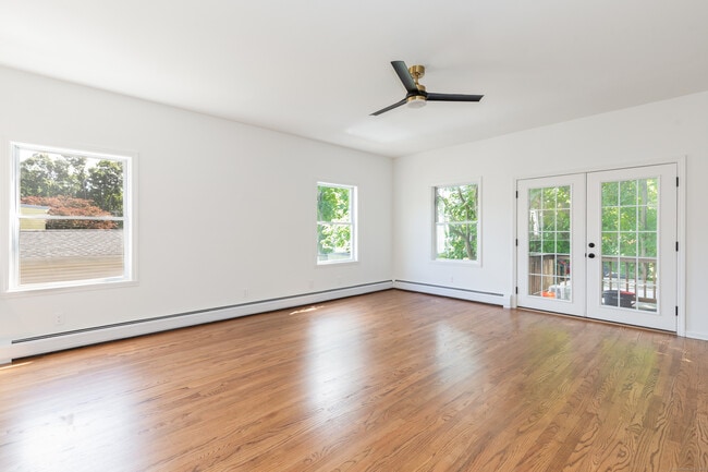 8 James St in Danbury, CT - Building Photo - Building Photo