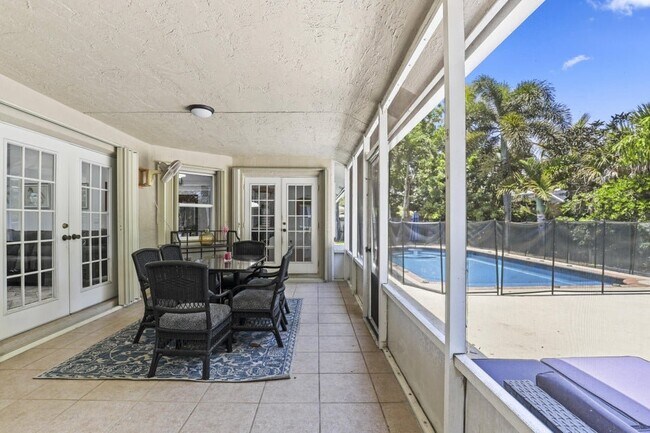 13885 Sheffield St in Wellington, FL - Foto de edificio - Building Photo