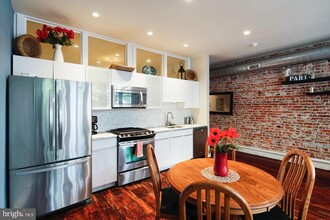126 N 3rd St-Unit -2 in Philadelphia, PA - Building Photo - Building Photo