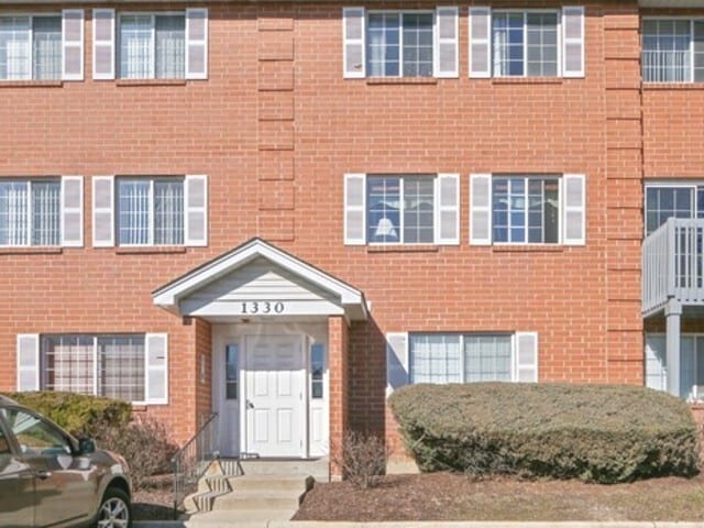 1330 S Lorraine Rd in Wheaton, IL - Building Photo - Building Photo
