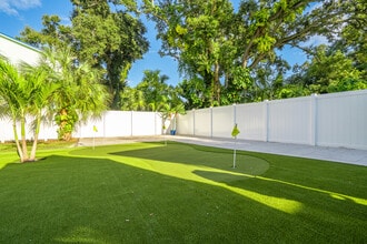 2402 52nd St S in Gulfport, FL - Building Photo - Building Photo