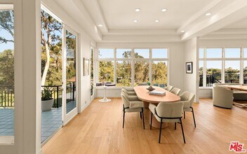 282 Bentley Cir in Los Angeles, CA - Building Photo - Building Photo