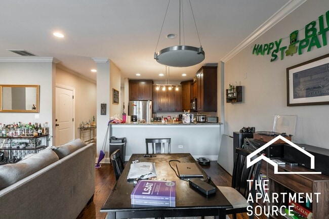 1136 W Diversey Pkwy in Chicago, IL - Building Photo - Building Photo