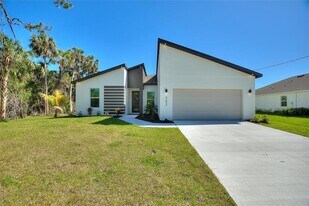 5652 Bannock Cir in North Port, FL - Building Photo
