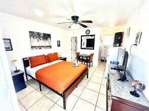 338 Van Buren St, Unit SI FL1-ID1520228P in Hollywood, FL - Foto de edificio - Building Photo