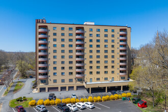 Craddock Cove Condominium in Medford, MA - Foto de edificio - Building Photo