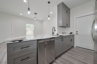 632 Silliman in Sealy, TX - Building Photo - Building Photo