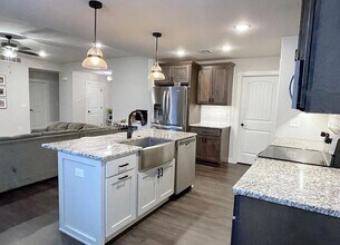 4667 Raven Crk Dr in Manhattan, KS - Building Photo - Building Photo