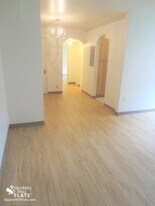 5712 Phillips Ave, Unit B5 in Pittsburgh, PA - Building Photo