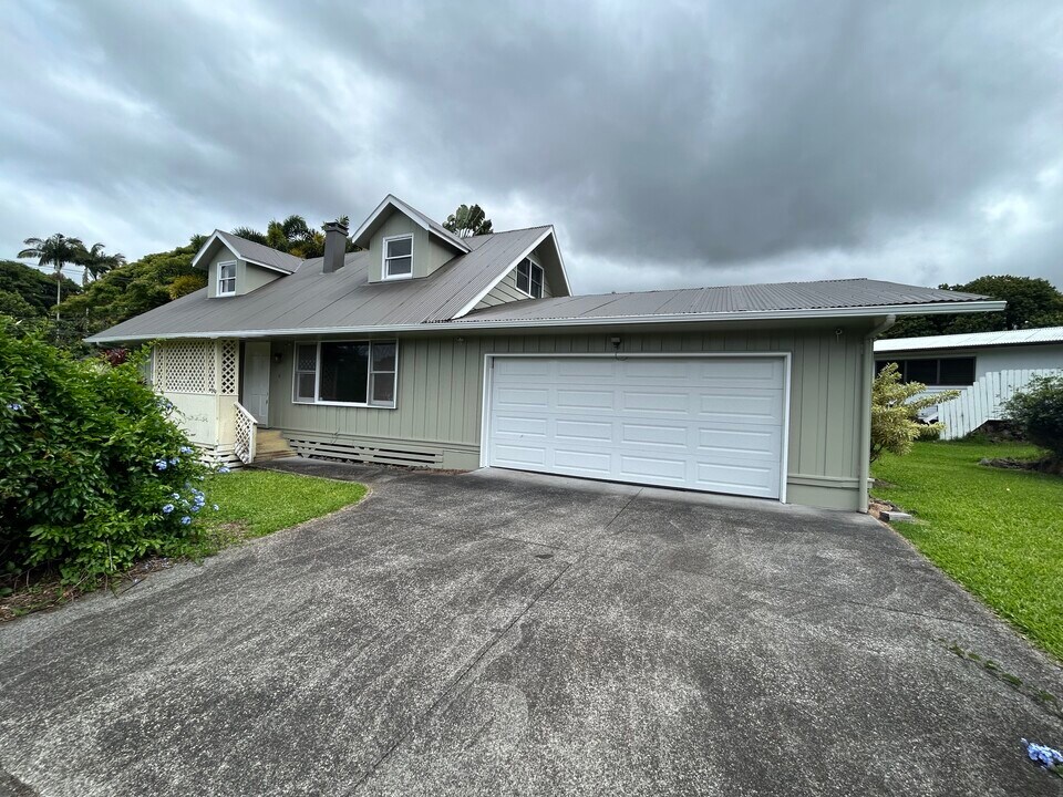 1547 Wailuku Dr in Hilo, HI - Building Photo